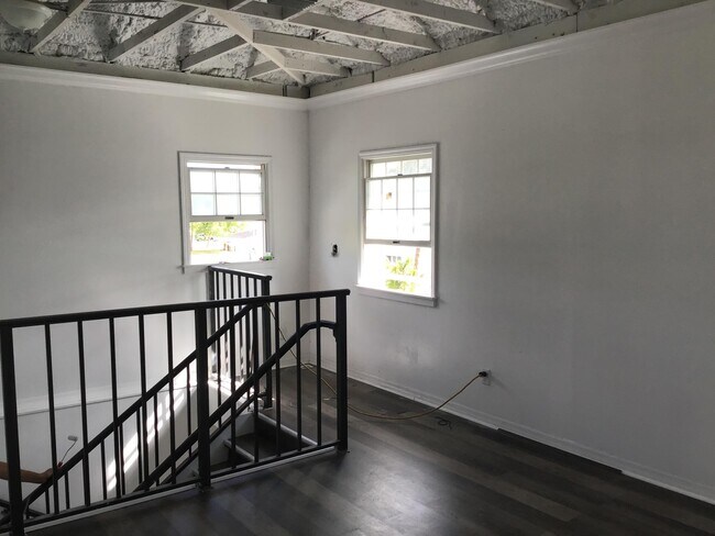 Building Photo - 519 S Indian River Dr