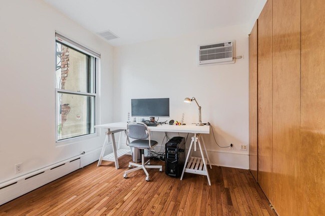 Foto del edificio - 211 East 3rd Street
