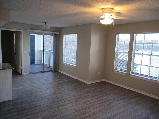 Foto del edificio - 1037 S Hiawassee Rd