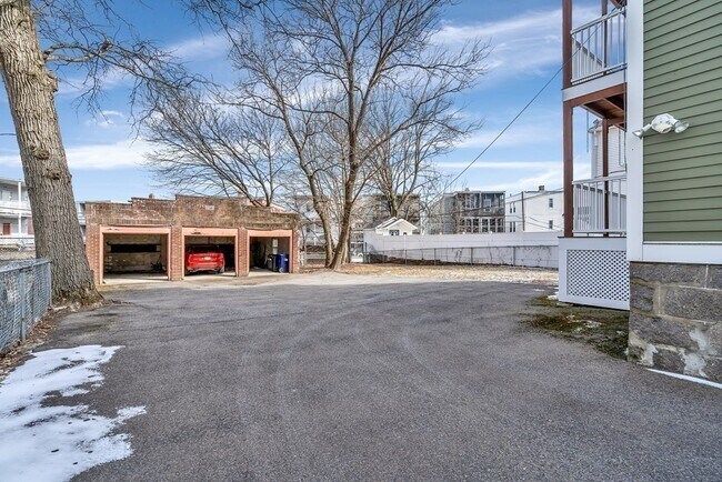 Building Photo - 15 Greendale Rd