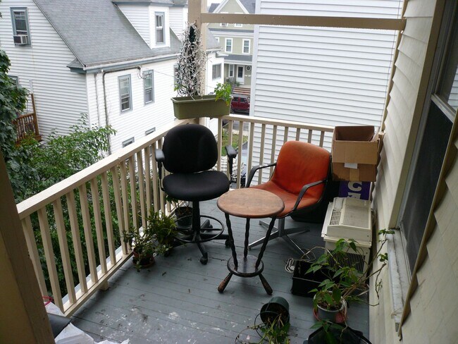 Building Photo - Central Allston Location. Eat-in Kitchen, ...
