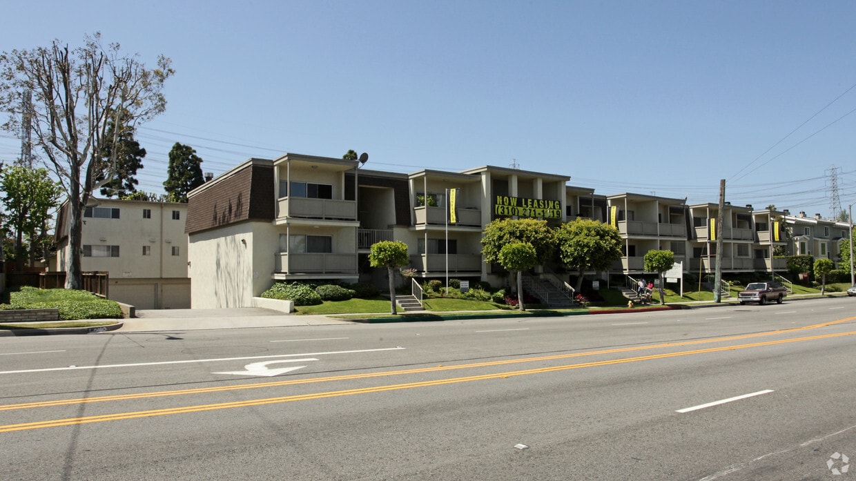 Primary Photo - The Moonraker Apartments
