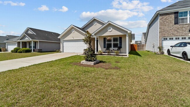 Foto del edificio - Beautiful 3 Bedroom Home in Port Wentworth with Fenced Backyard and Community Pool