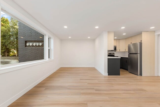 Foto del edificio - 6721 24th Ave NW