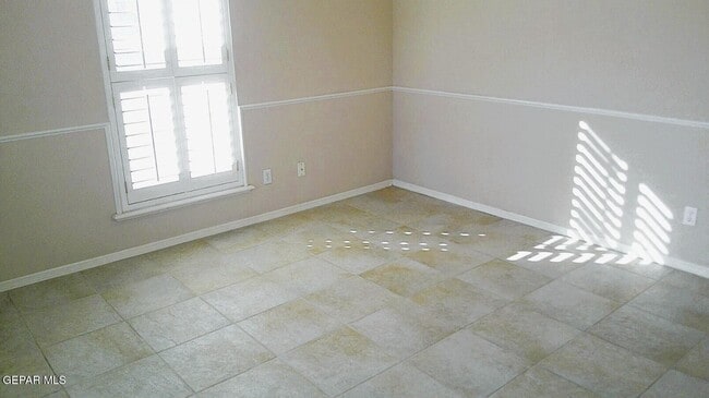 Building Photo - 901 Las Aves Pl