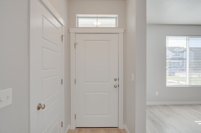 Foto del edificio - This 3 bedroom/2.5 bath townhome is ready for you!