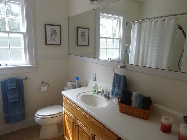 Baño - 2001 Waite Ave