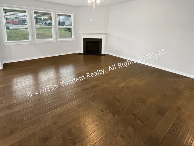 Building Photo - 8020 Forest Hills Dr