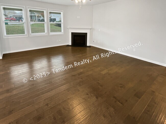 Foto del edificio - 8020 Forest Hills Dr