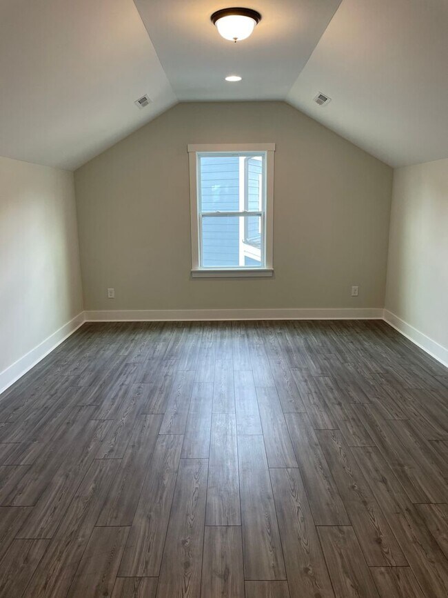 Building Photo - Exclusively Offered by Muse Realty Rentals...