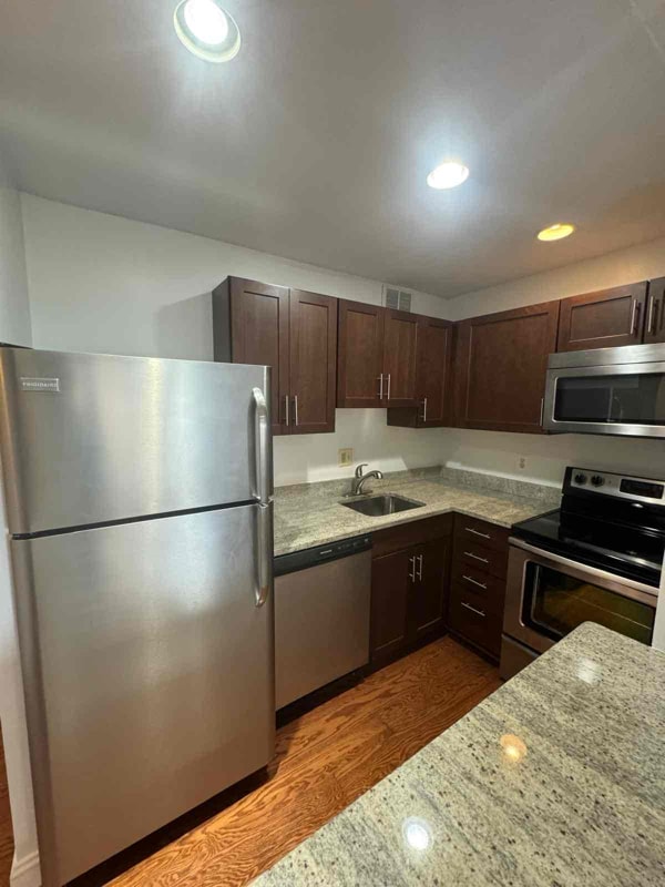 Building Photo - 3101 S Manchester St