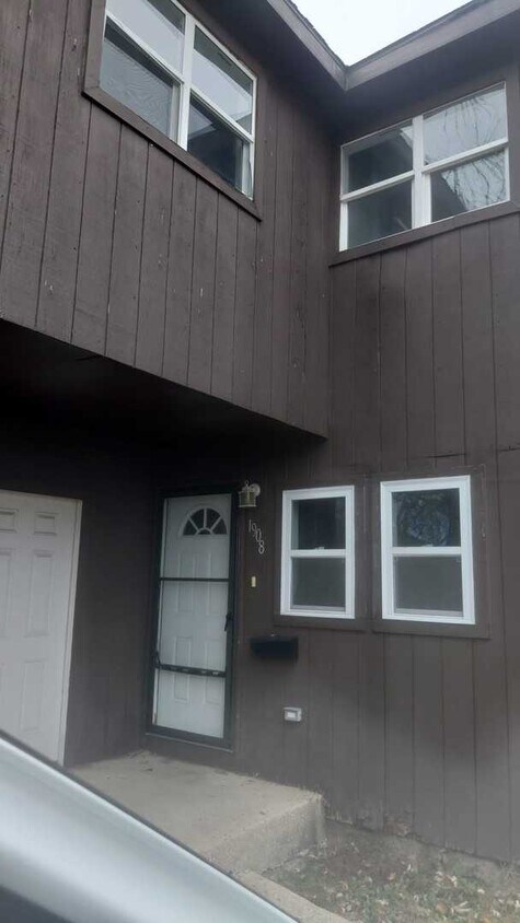 Foto principal - 1908 Moore Ave