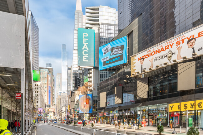 Foto del edificio - 1600 Broadway on the Square Condominium