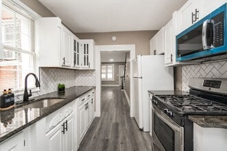 Building Photo - 657 Lamb St