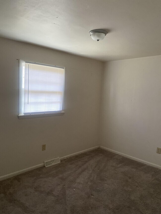 12 Culpepper Ave Unit 7, Buchanan, VA 24066 Room for Rent in Buchanan