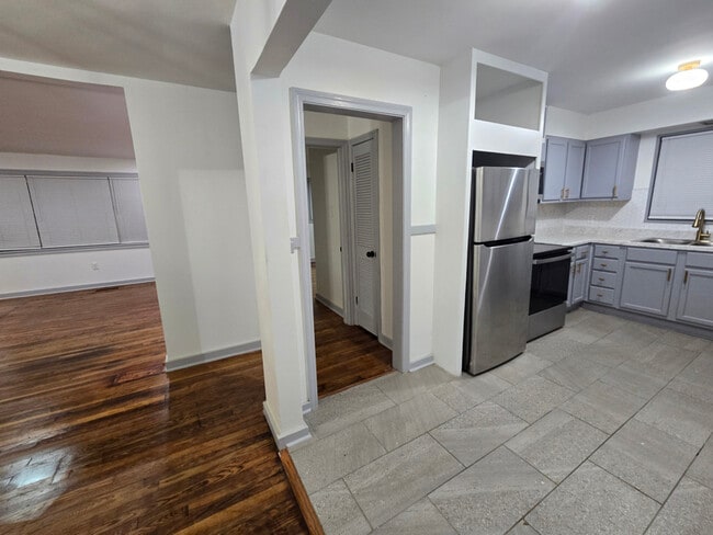 Building Photo - 4352 Ridgewood Cir