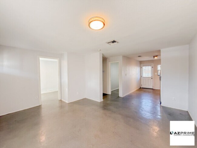 Building Photo - Charming 2/1 Phoenix Casita Apartment!