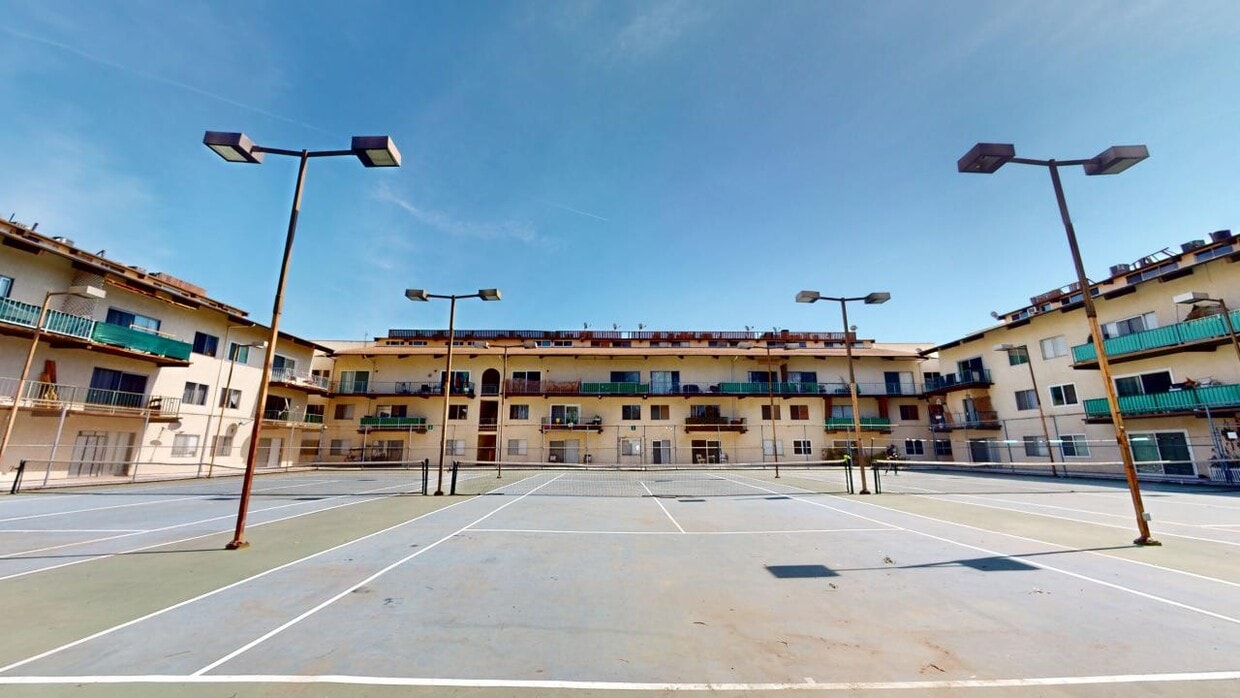 Foto principal - 5460 White Oak Ave