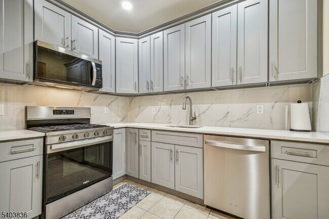 Foto del edificio - 29 Summerhill Dr