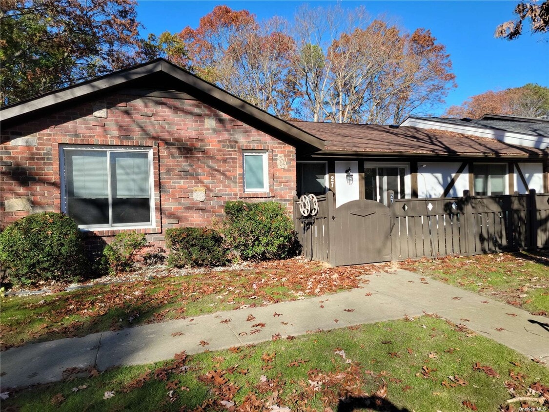 27 Birchwood Rd, Medford, NY 11763 House Rental in Medford, NY