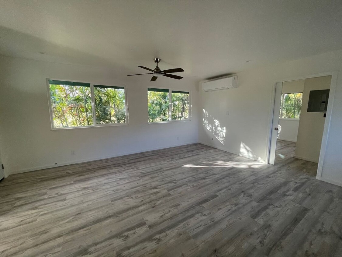 Living room - 1322 Kanewai St