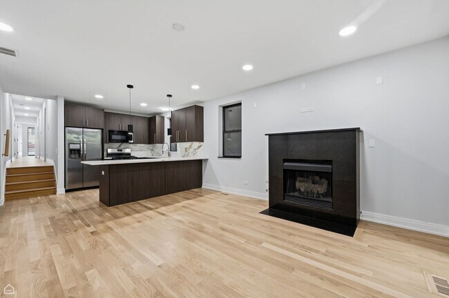 Foto del edificio - 1827 N California Ave