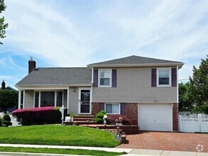 Building Photo - 1 Alderwood Ln