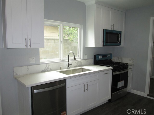 Building Photo - 852 N Davidson Ave