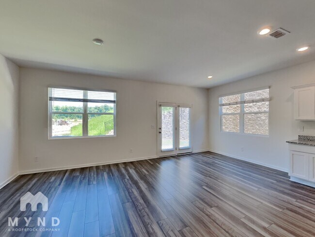 Foto del edificio - 3569 Bluebird Ct