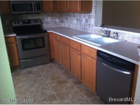 Building Photo - 2244 Bayhill Dr