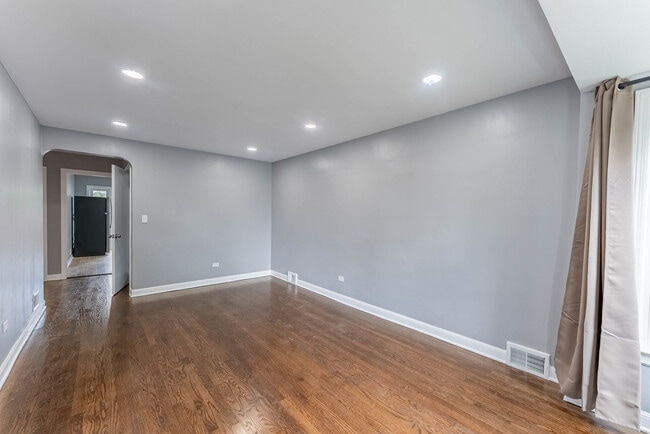 Foto del edificio - 3754 W 69th St