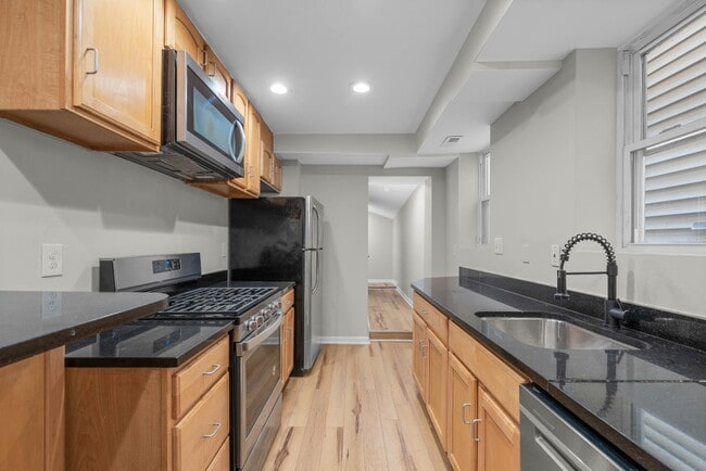 Building Photo - 207 S Regester St