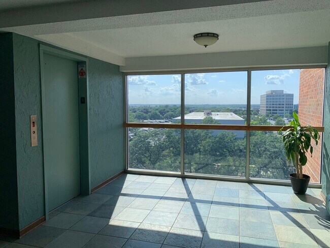 Foto del edificio - 2211 S Highland Ave