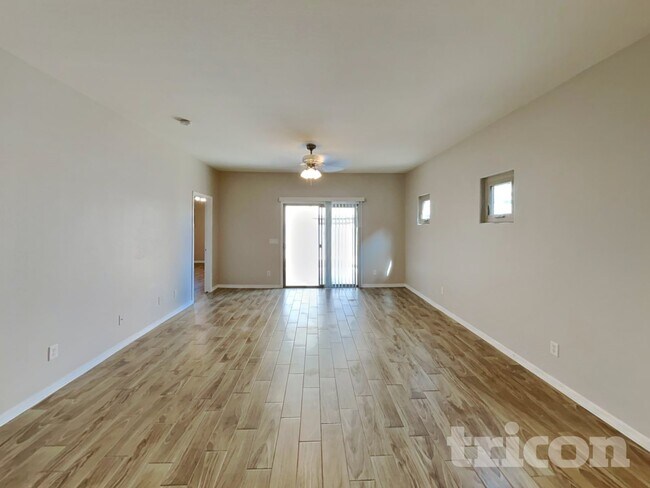 Building Photo - 5010 W Fawn Dr