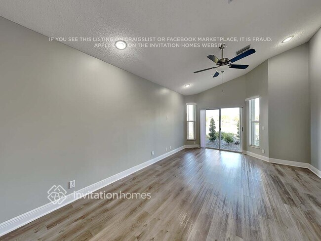 Foto del edificio - 5077 NW 104th Ave