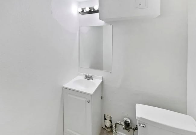 Foto del edificio - 2127 Saranac Dr