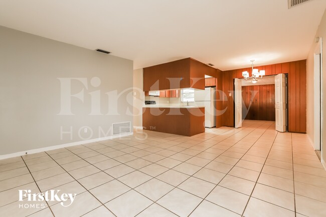 Foto del edificio - 5860 Cedar St NE