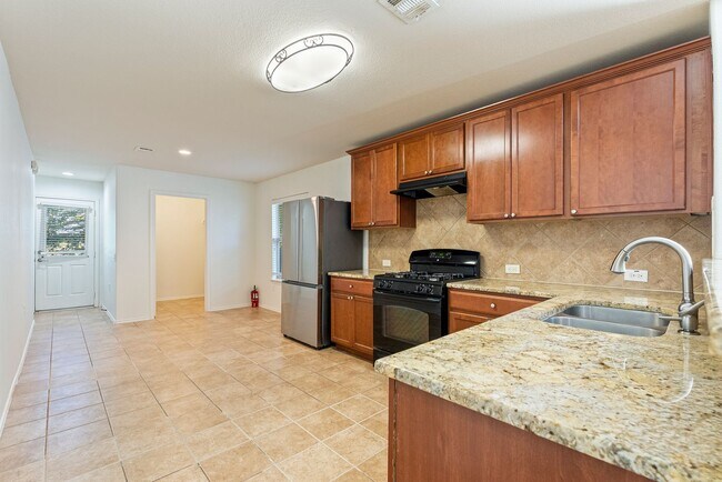 Foto del edificio - Beautiful 3 bedroom, 2 bathroom home in Southeast Austin!!!