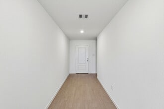Building Photo - 629 Craven St