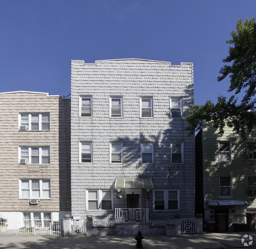 Building Photo - 107 Skillman Ave