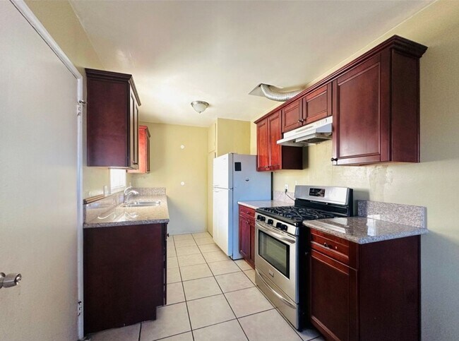 Foto del edificio - 3661 Webster Ave