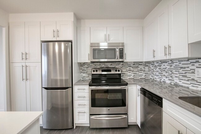 Building Photo - 4555 Av. Bonavista