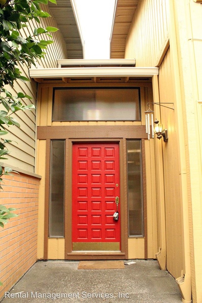 Building Photo - 3 br, 2.5 bath House - 28 Wheatherstone