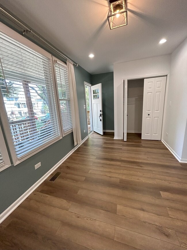 Foto del edificio - 4501 N St Louis Ave