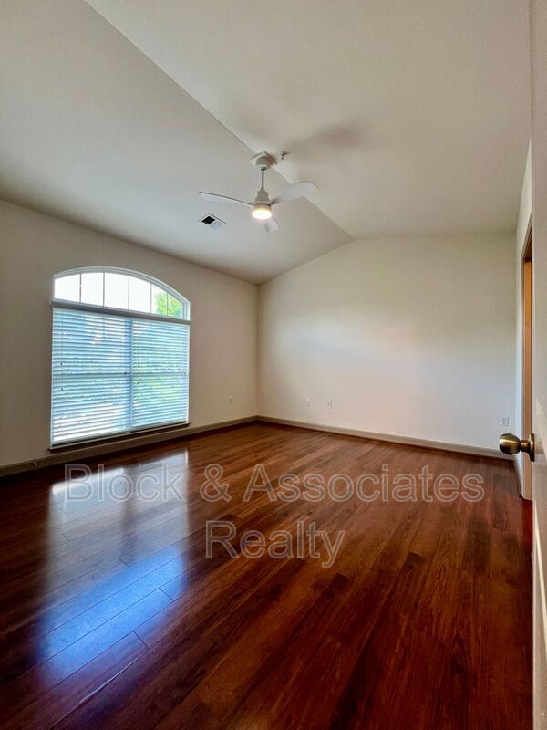 Building Photo - 4455 Brassfield Dr