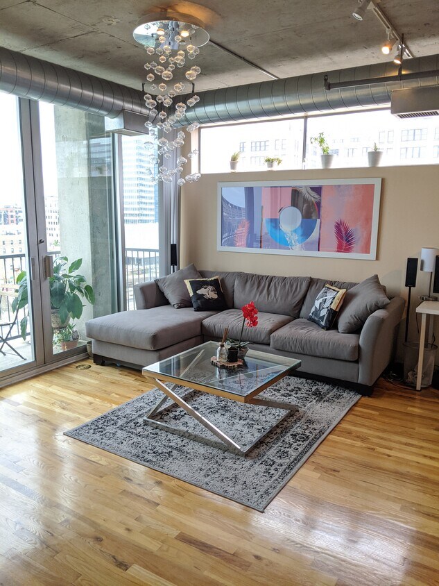 Foto principal - 700 W Van Buren St