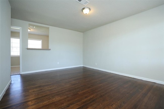 Building Photo - 10322 Cathedral Dr