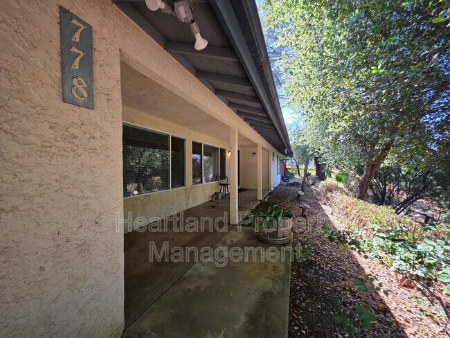Foto del edificio - 778 N Glen Oaks Dr