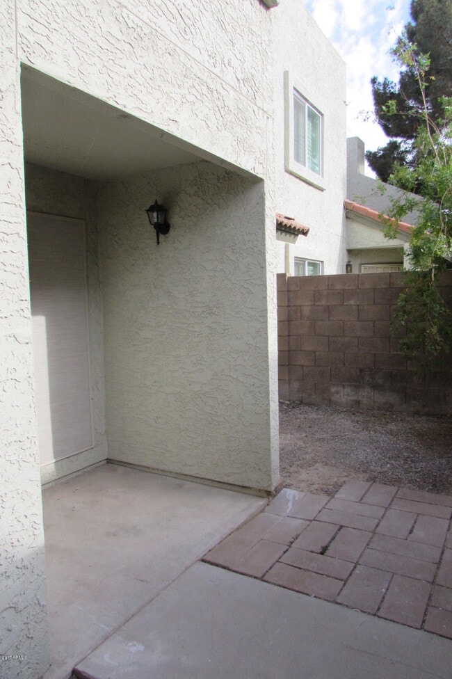 Building Photo - 222 E Brown Rd