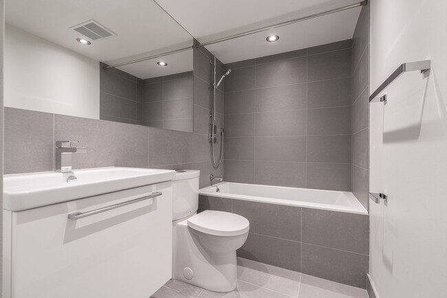 Photo du bâtiment - 230 Oak St